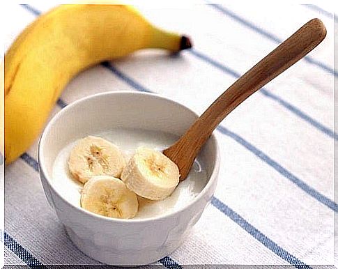 Bananas and yogurt as natural remedies for psoriasis of the scalp 