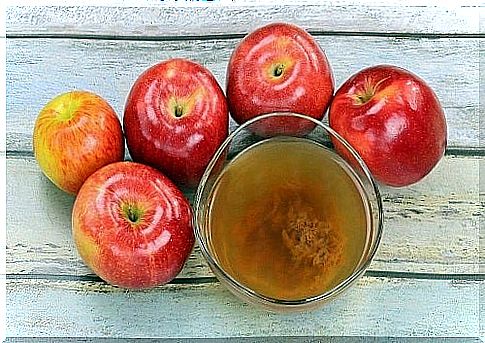 Natural remedies for scalp psoriasis such as apple cider vinegar