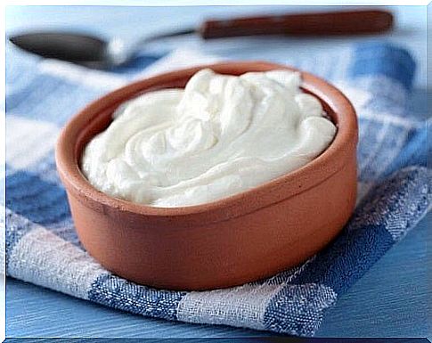 Natural remedies for canker sores prepared with yogurt