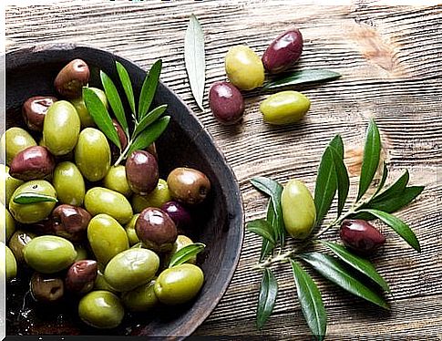 Olives are part of a diet that collagen levels