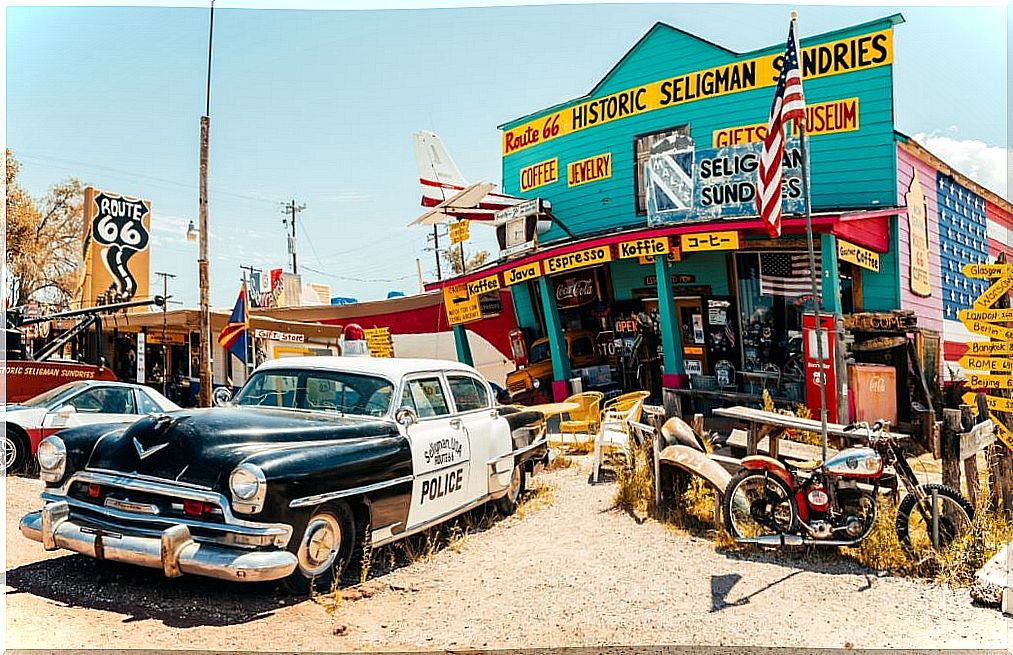 Route 66 highway, curiosities.