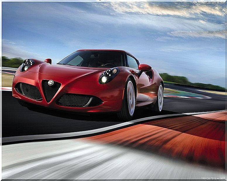 Alfa Romeo 4C, light, fast and Italian