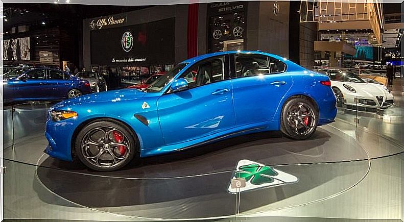 alt = "Alfa Romeo Giulia Quatrofoglio green"