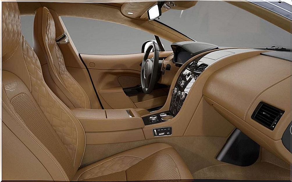 Image of the interior of the new Aston Martin Rapide S superberlina