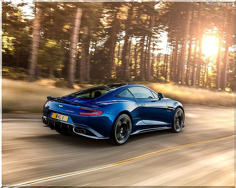 Aston Martin Vanquish S: rear