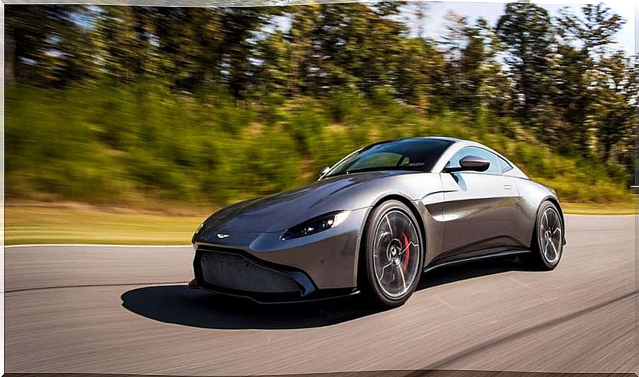 Aston Martin Vantage 2018, beauty raised to the maximum exponent