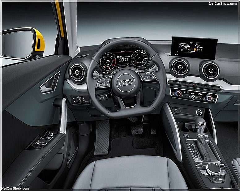 Audi Q2 2017: interior.