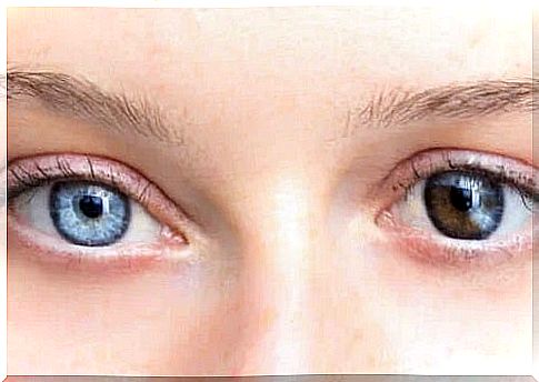 Changing eye color in women