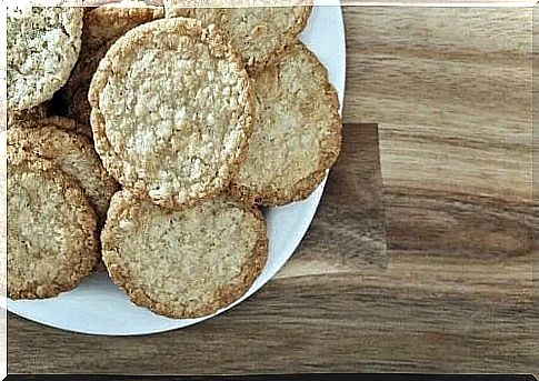 Plate of cream cookies