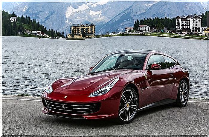 Ferrari GTC4Lusso, sports car for four