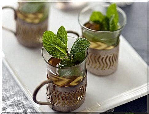 Mint tea that treats stomach pain