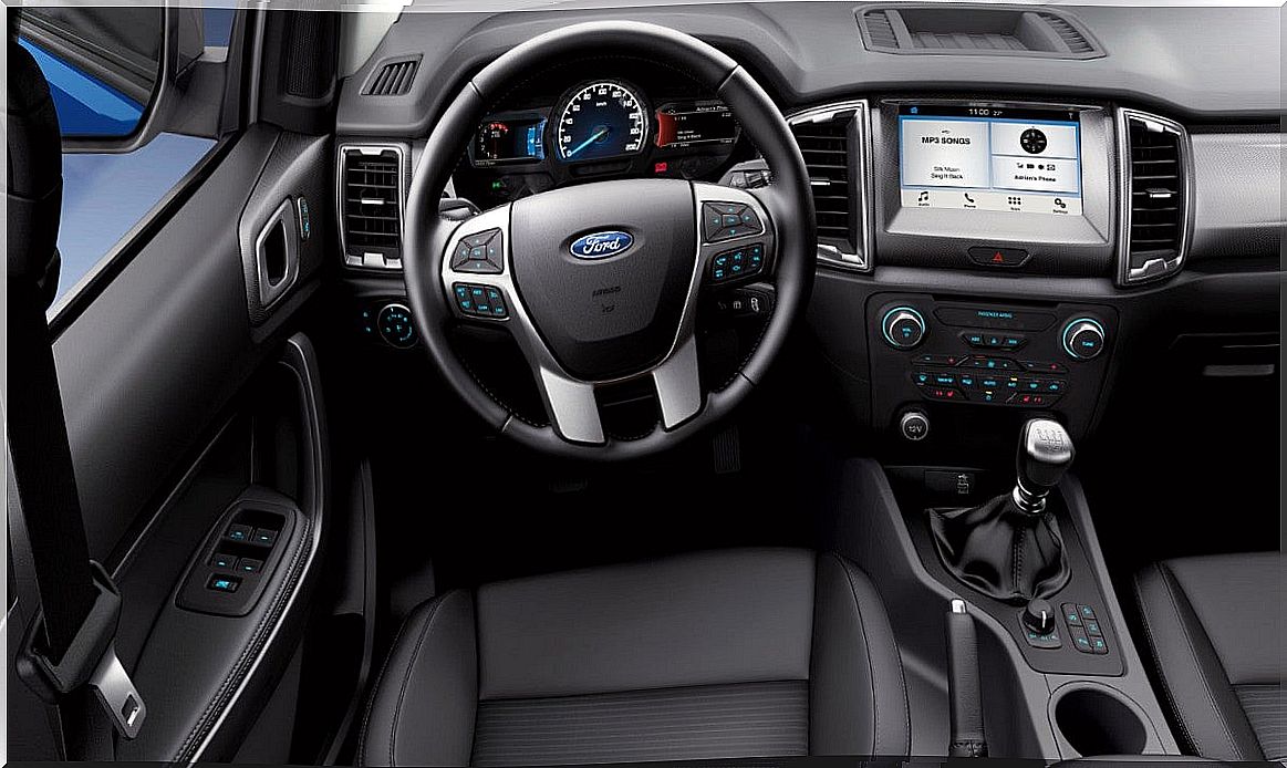 Ford Ranger: interior