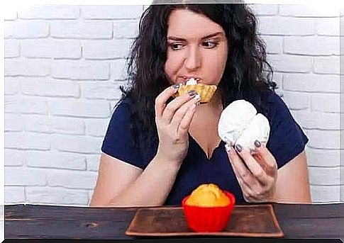 Woman who does not know how to avoid compulsive eating