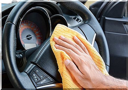 How to clean car dashboard