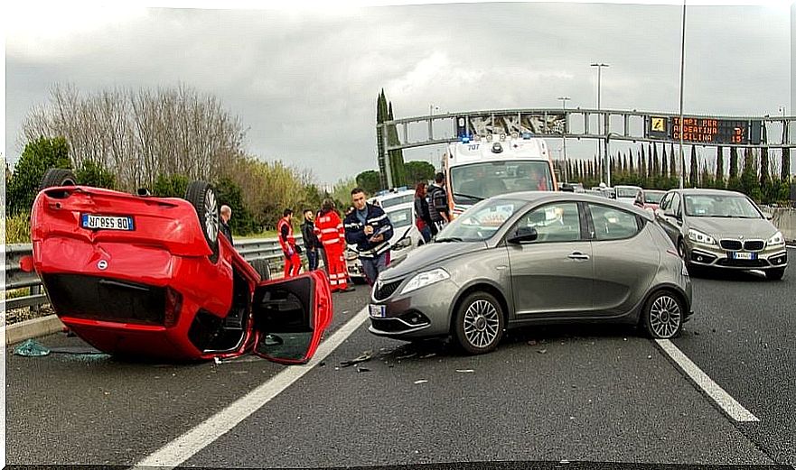 How to signal a traffic accident