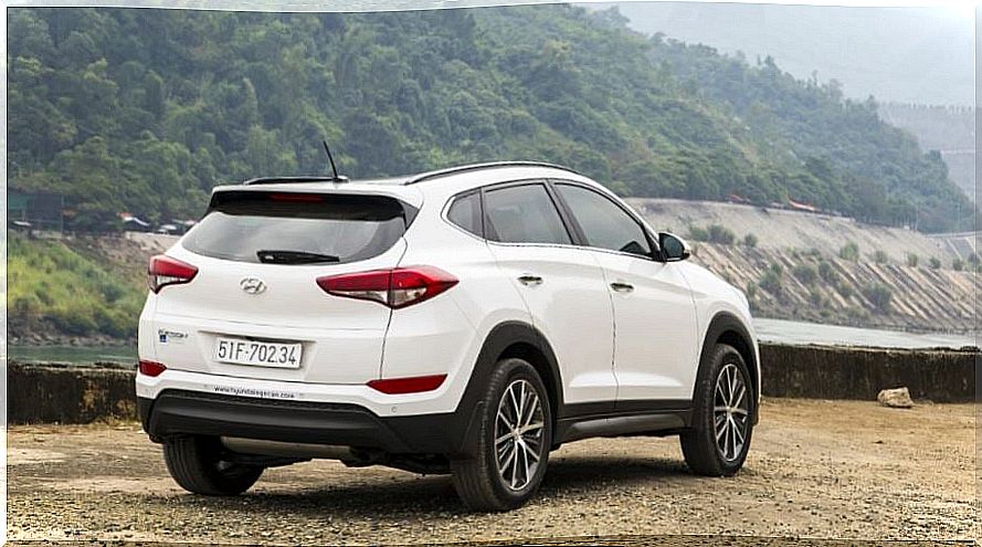 alt = "Hyundai Tucson 2017 Harmonica Rear" 