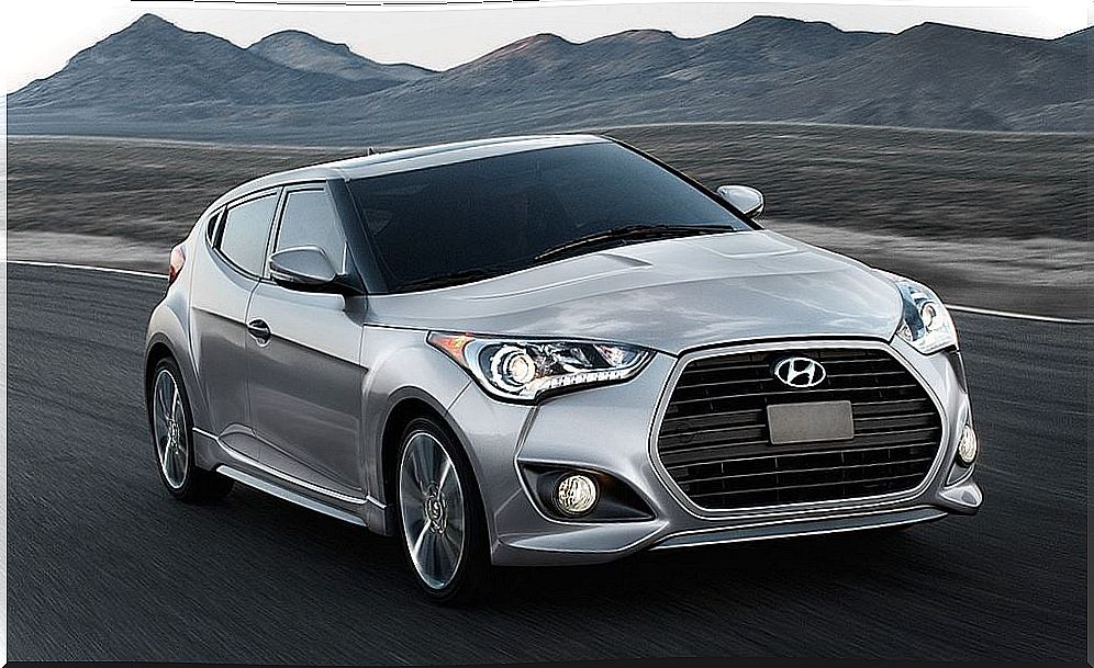 Hyundai Veloster: an interesting asymmetry