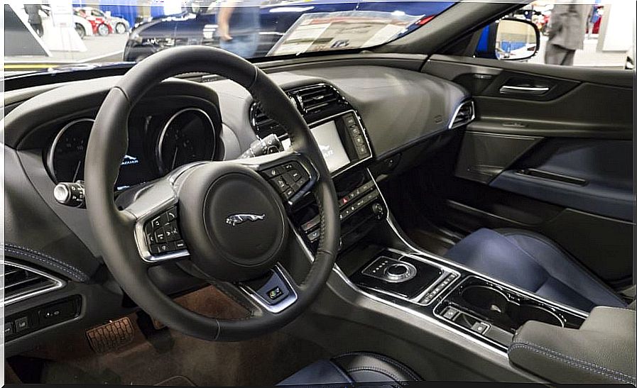 Jaguar XF classic saloon interior