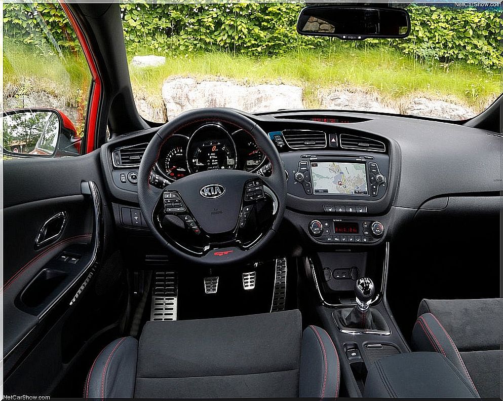 Kia Pro_cee'd GT: interior