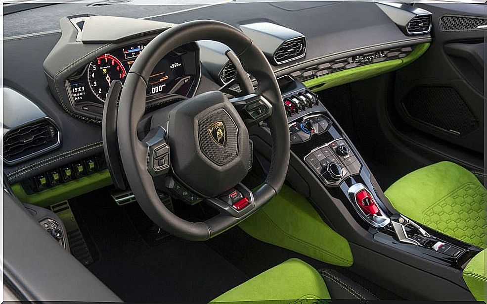 Interior of the Lamborghini Huracán RWD.