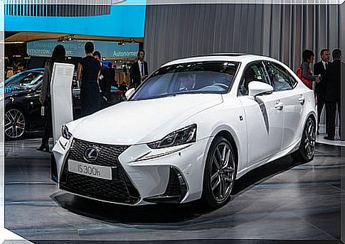 Lexus IS: another renewed and more dynamic hybrid