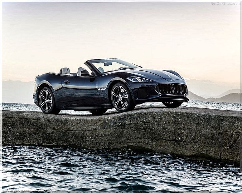 Maserati GranCabrio, the Italian beauty under the open sky