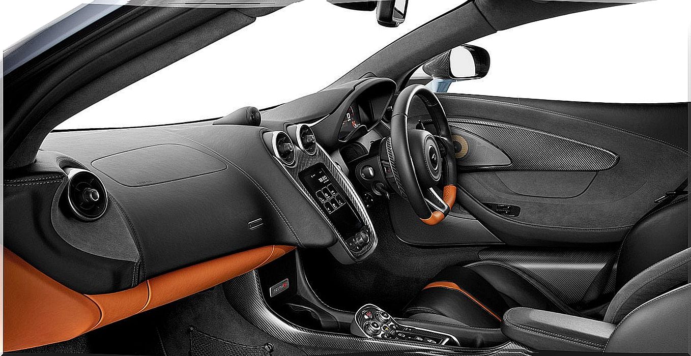 McLaren 570S: interior