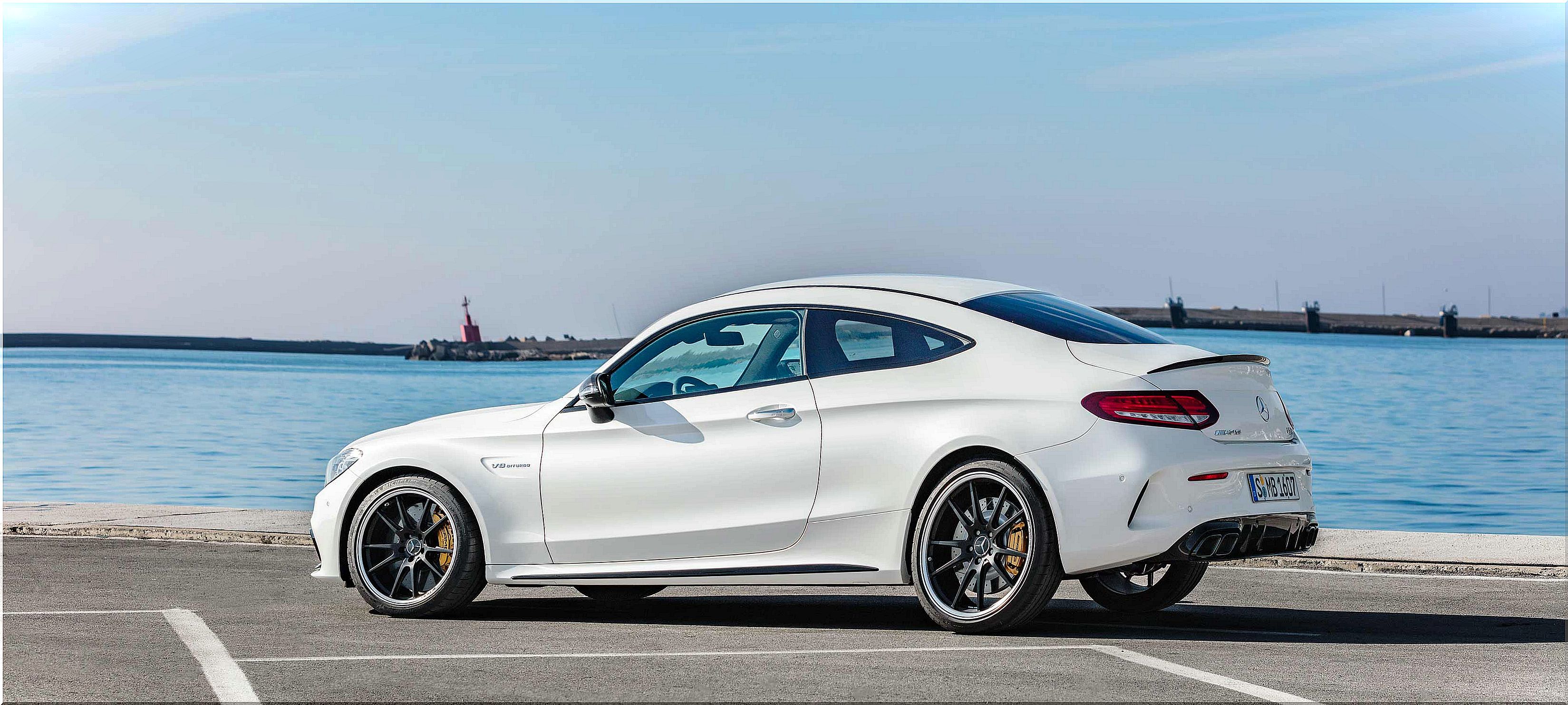 Mercedes-AMG C 63: rear