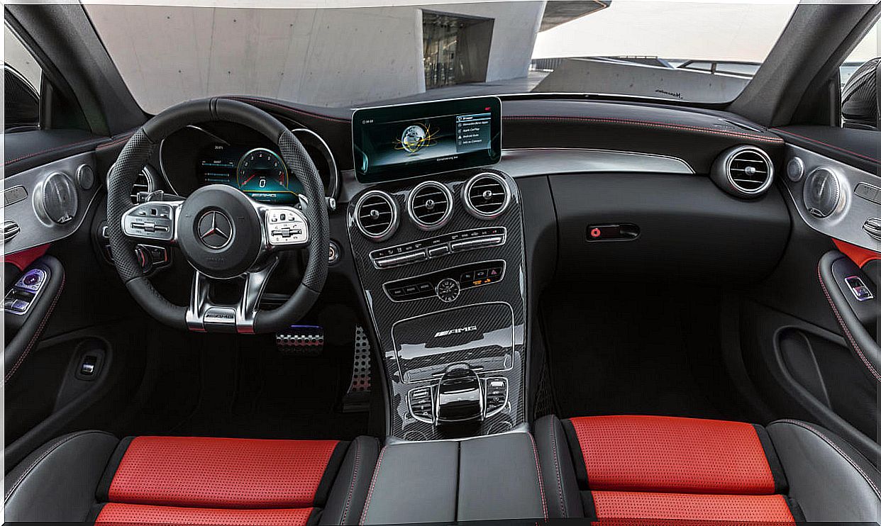 Mercedes-AMG C 63: interior