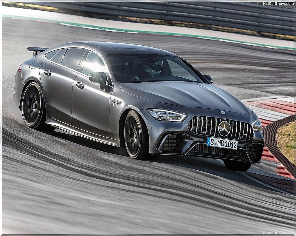 Mercedes-AMG GT 4, a new rival for the Porsche Panamera