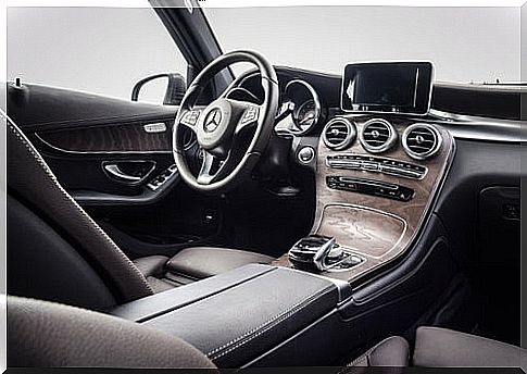 2017 Mercedes GLC SUV: interior