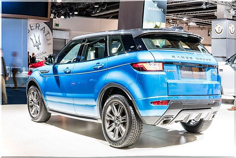 alt = Range Rover Evoque rear view "