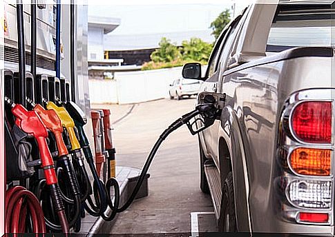 Seven things you should never do when going to a gas station