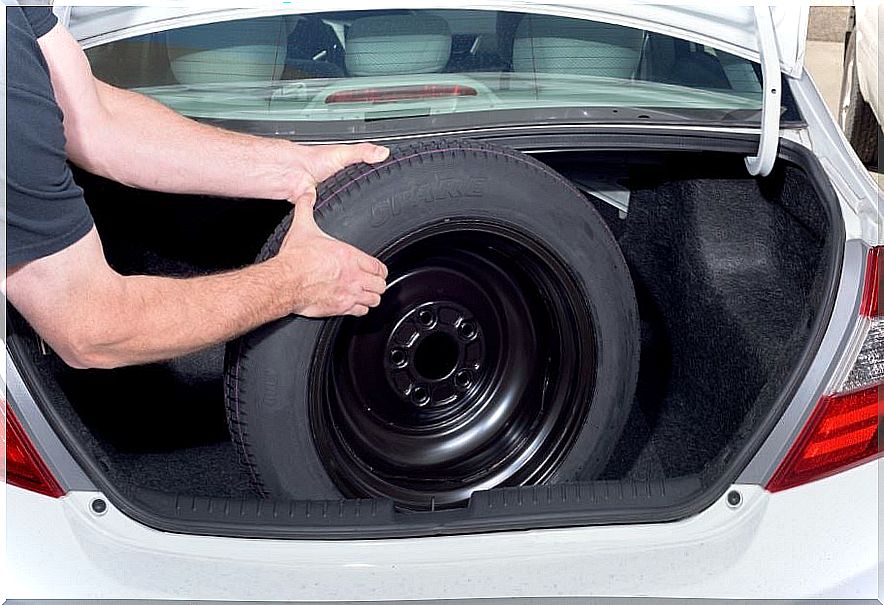 Spare tire: is it essential to carry it?