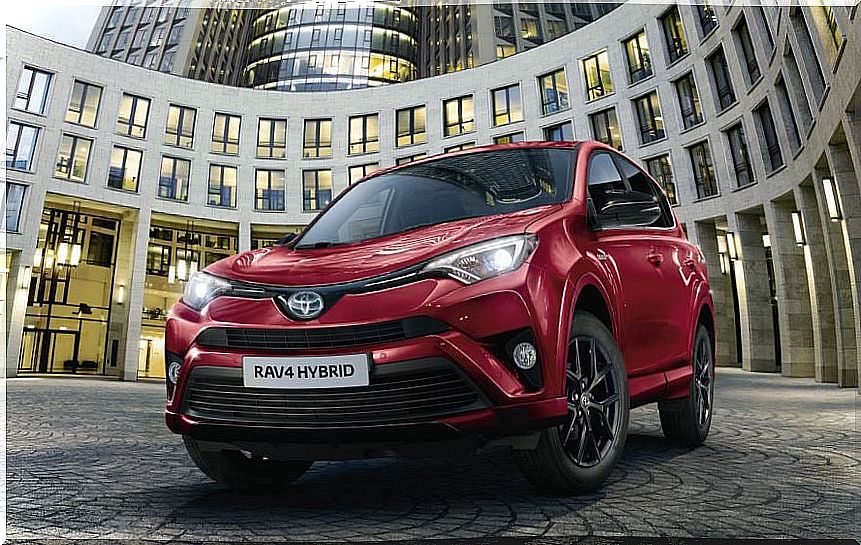 Best-selling hybrid cars in Spain, such as the Toyota RAV4.