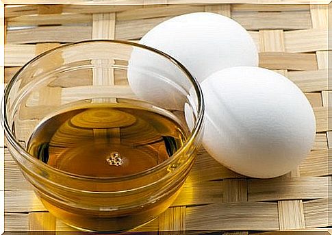 Eggs are natural treatments for burnt hair