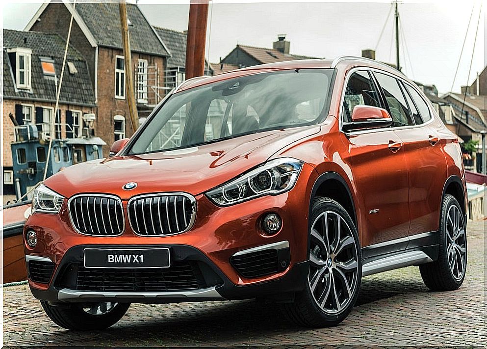 BMW X1: front