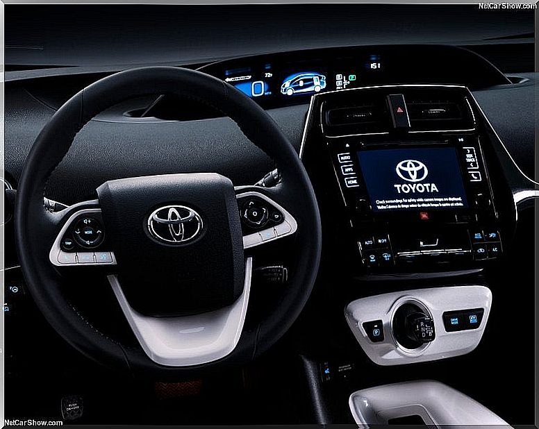 2016 Toyota Prius: interior