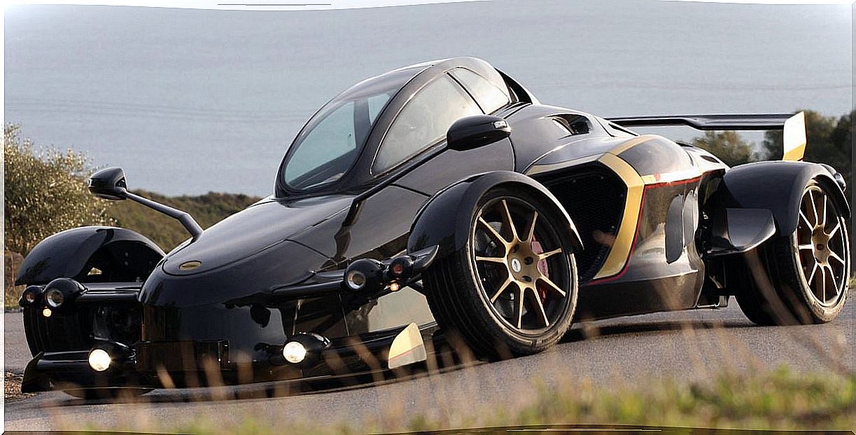 Tramontana customizable supercar