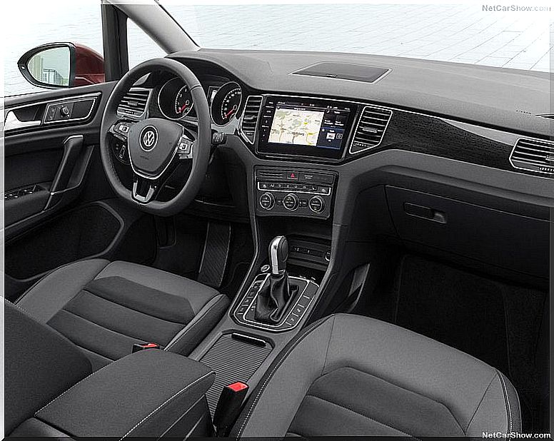 Volkswagen Golf Sportsvan: interior