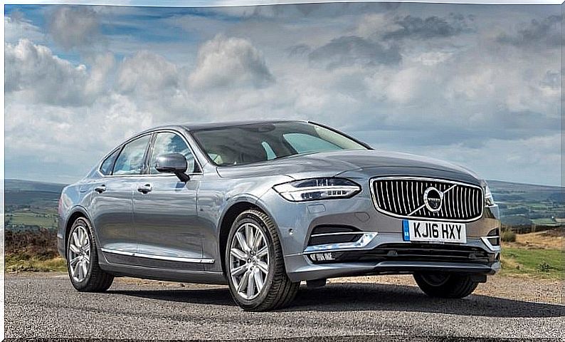 Volvo S90 from the front.