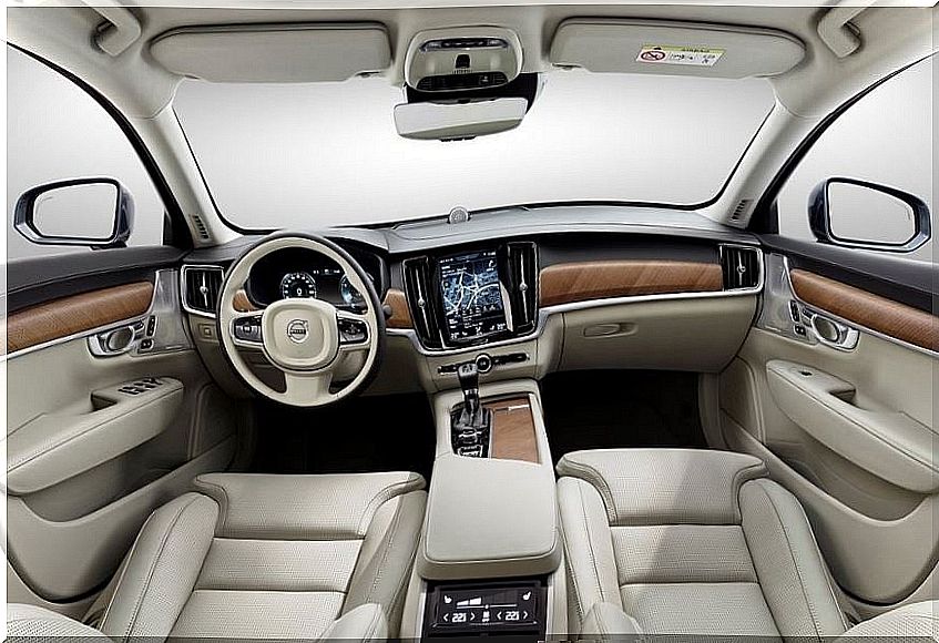 Volvo S90 interior.