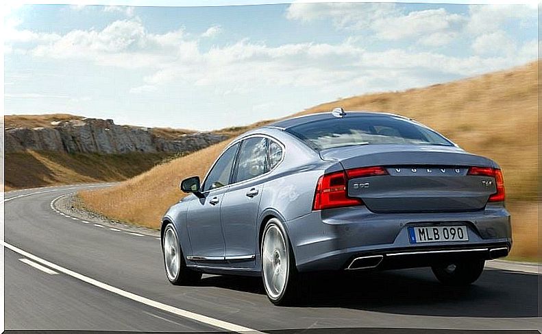 Volvo S90 design.