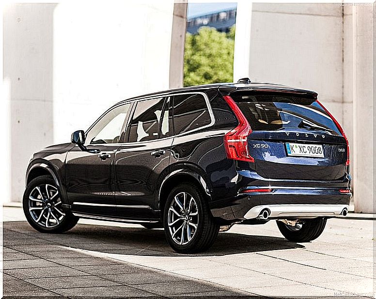 Volvo XC90 - rear